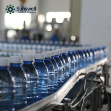 خط إنتاج مياه الشرب المعدنية الأوتوماتيكية الكاملة PET البلاستيكية الصغيرة / آلة تعبئة زجاجات المياه